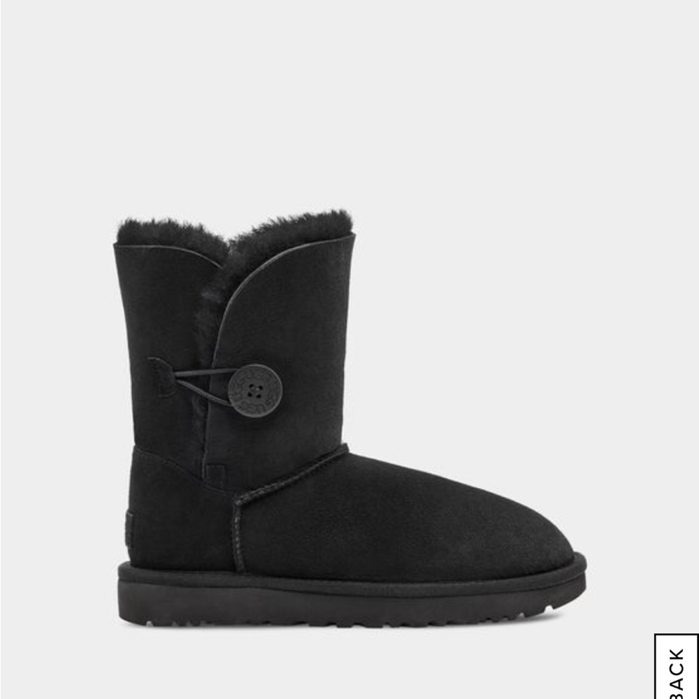 NWOT Black Bailey button ugg boots